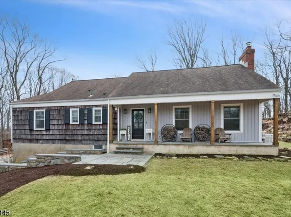 13 Forest View Dr, Washington Twp., NJ 07853