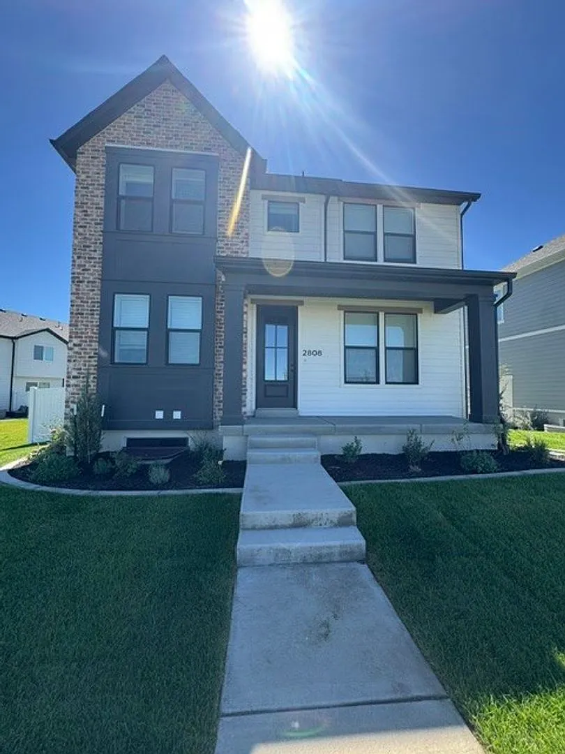 Your Ogden Move Starts Here! 2 Weeks Rent Free on a 4 Bed 3 Bath Home — Photo 2