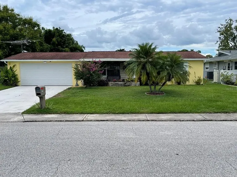 5239 Eagle Dr — Photo 2