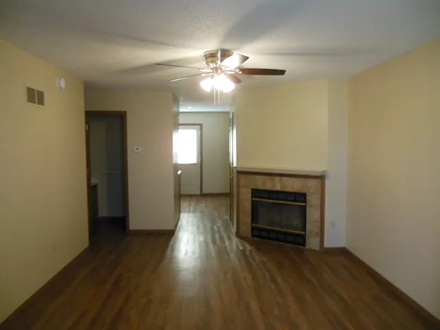 Building Photo - 633 NE English Manor Dr