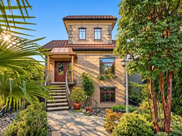 368 E 33rd Ave, Vancouver, BC V5V 2Z9