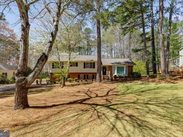135 Camp Ln, Carrollton, GA 30117