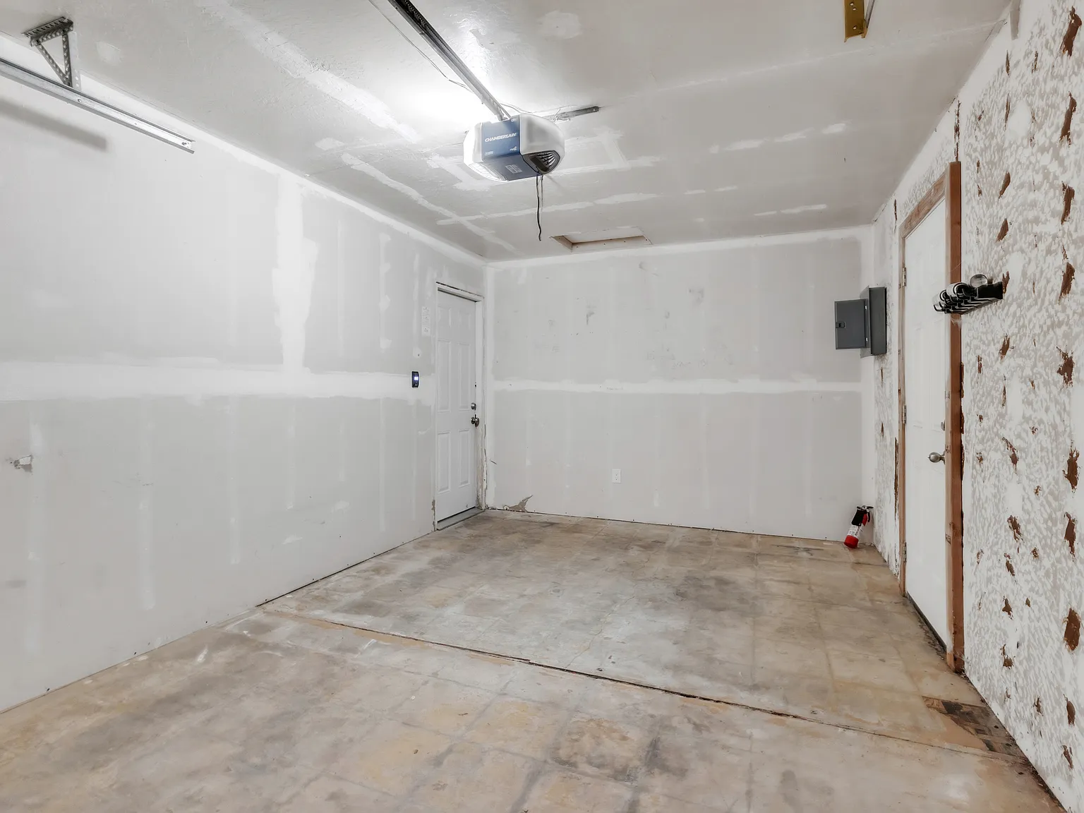 2 bed, 700 sqft, $1,800 — Photo 3