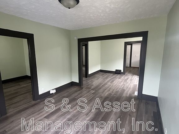 3rd image of 1006 Mahlon St