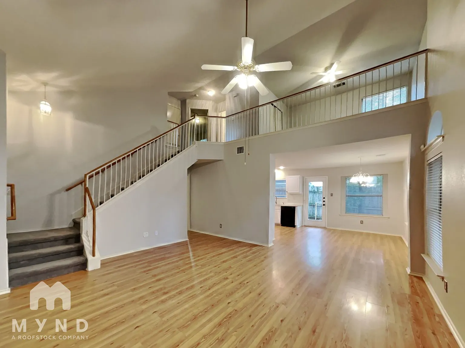 3 bed, 2.0 bath, 1745 sqft, $2,045 — Photo 2