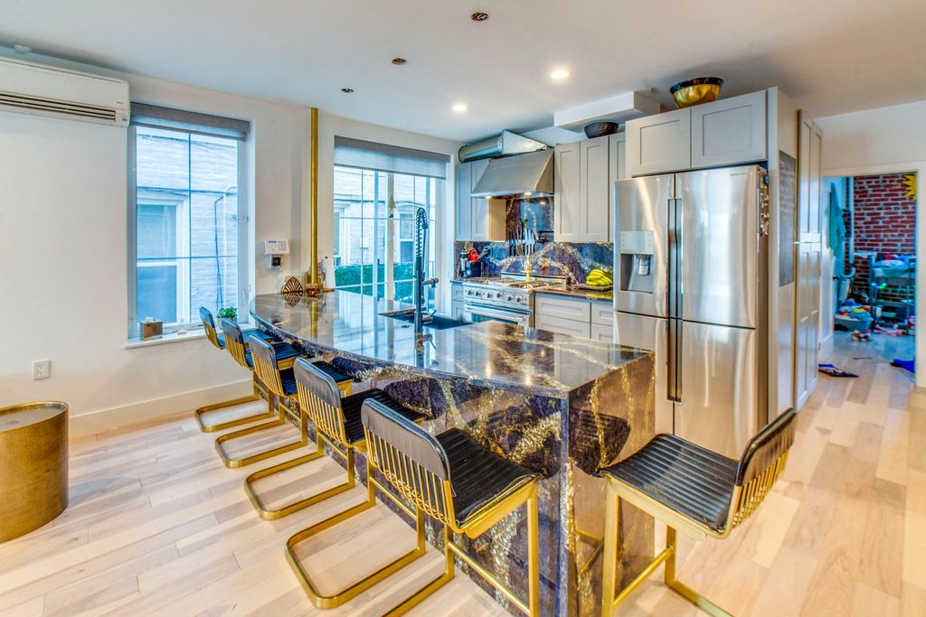 2 BR in Astoria