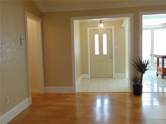 2nd image of 1901 Sierra Dr