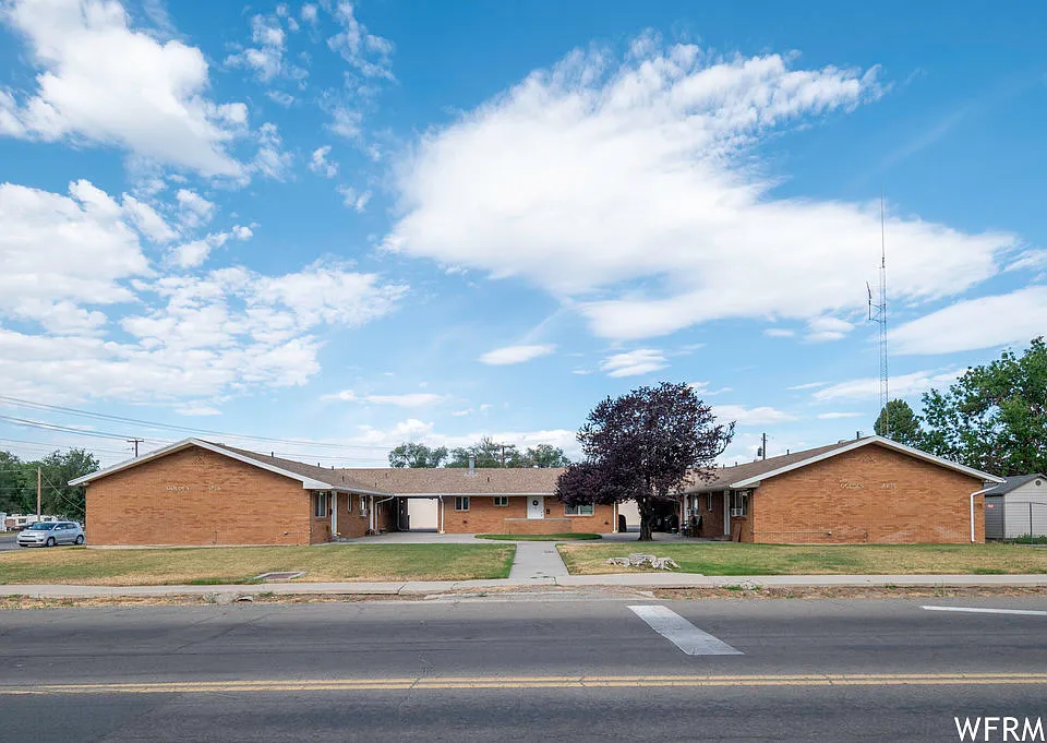 495 E Main St #4