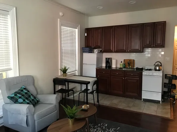 2225 Locust St APT 1R, Philadelphia, PA 19103
