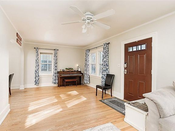 3rd image of 245 Avenue E