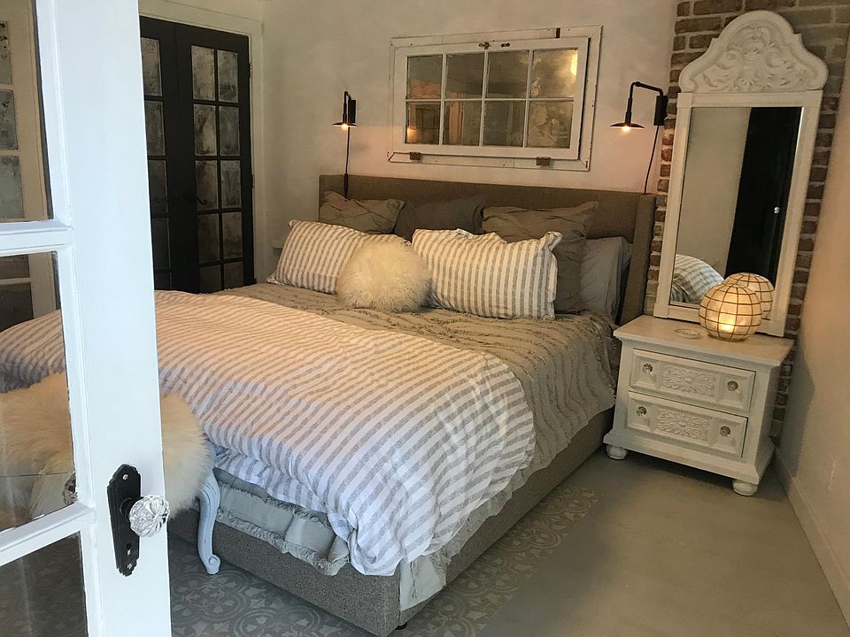 Room and board king storage bed.