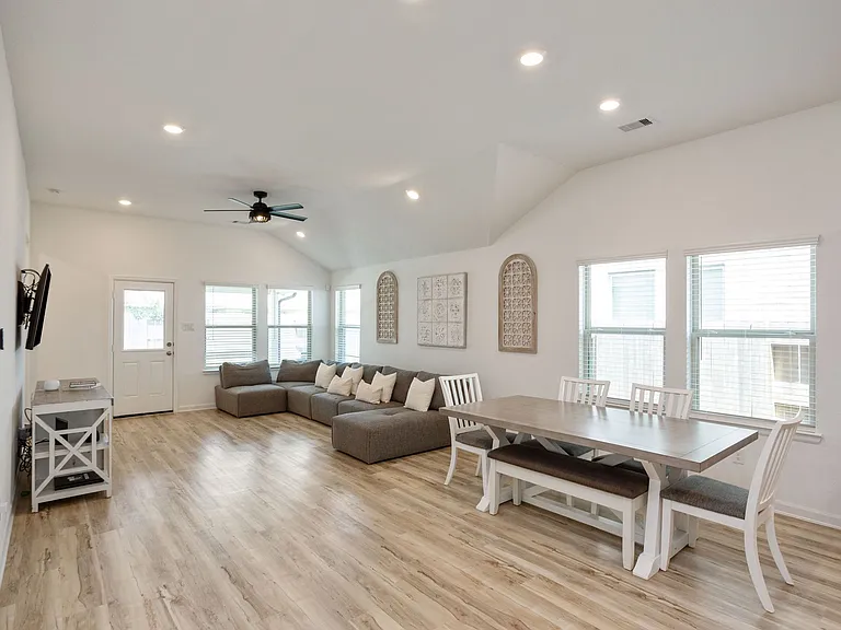 4827 Chestnut Valley Ln — Photo 10
