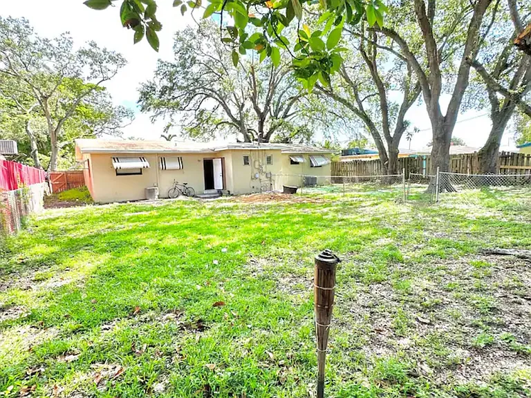 6144 SW 30th St #W — Photo 13