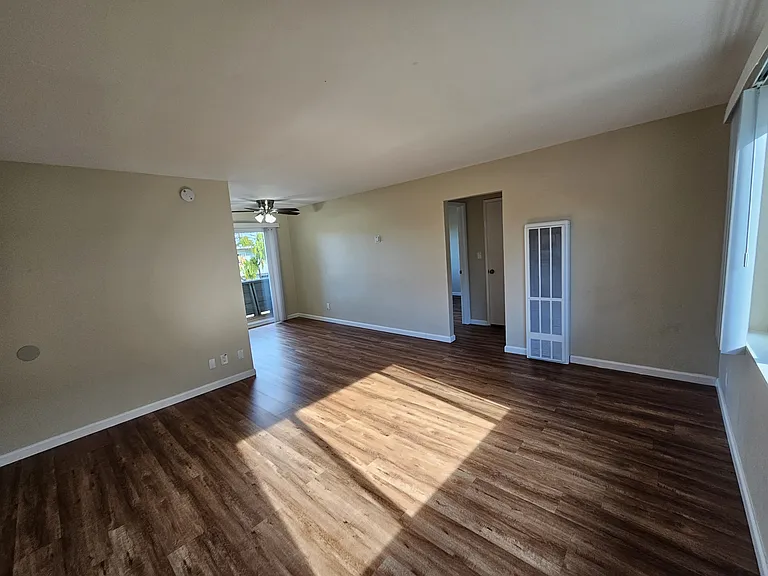 527 Walker Dr — Photo 7