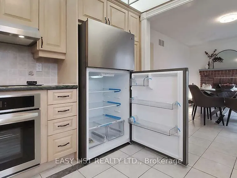 855 Queen St W #1 — Photo 21