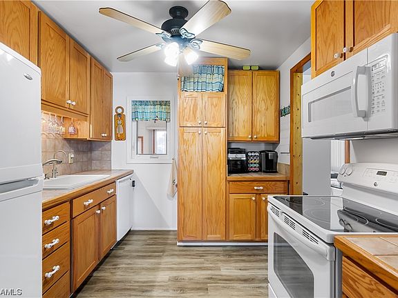 3rd image of 702 Lbj Ln