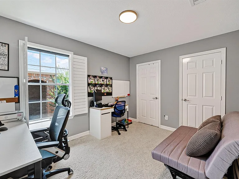 1015 Enclave Sq S — Photo 28