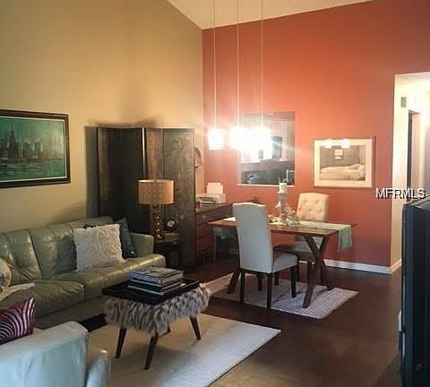5th image of 593 Albany Pl