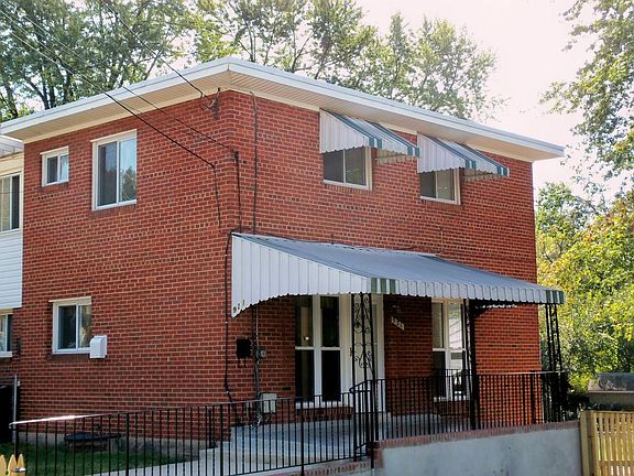 This all brick, maintenance free home provides a sheltered side entry!