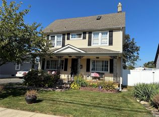 30 Cary Pl, Freeport, NY 11520