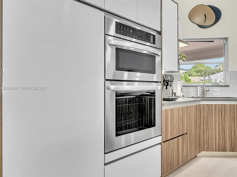 639 Verona Pl — Photo 35
