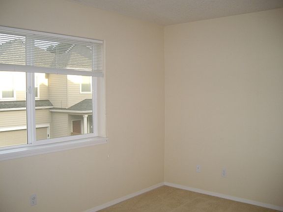 3rd image of 731 NE 62nd Ave