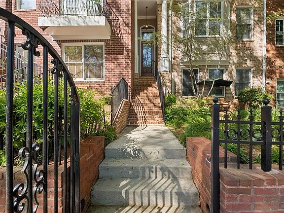 2nd image of 1048 Emory Parc Pl
