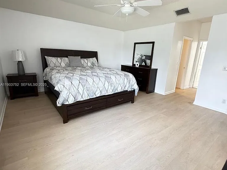 11690 Briarwood Cir #4 — Photo 9