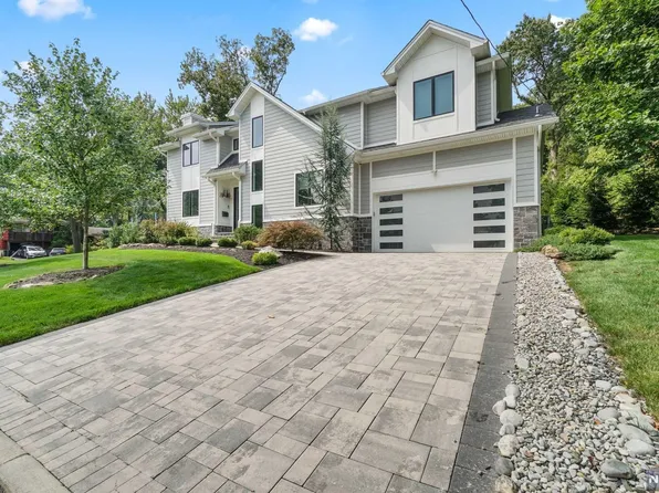 55 Cedar St, Cresskill, NJ 07626