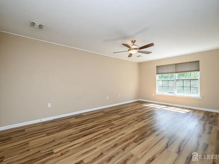 303 Pinelli Dr — Photo 13