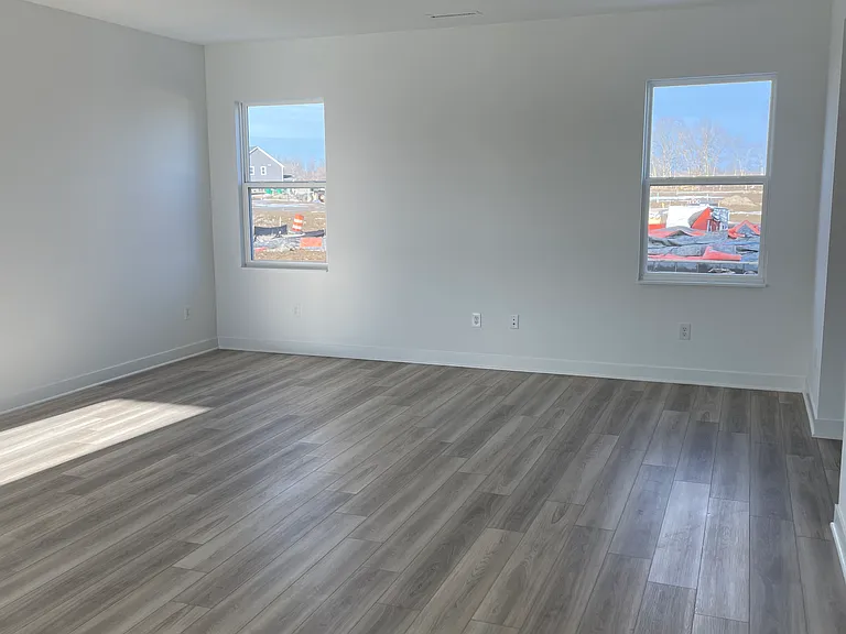 532 Lincoln Cir W — Photo 14