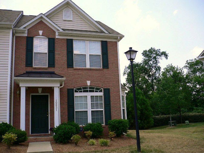 End Unit w/ covered porch