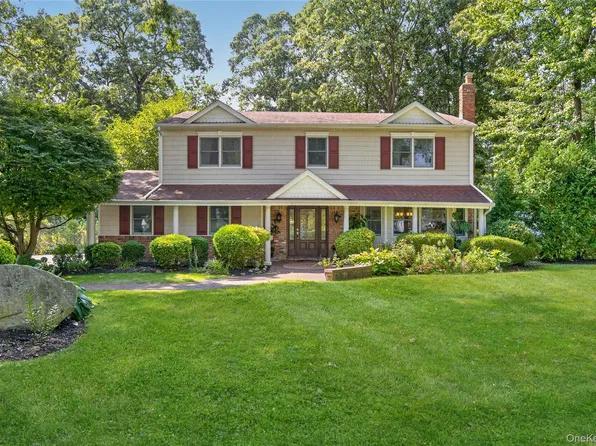38 McCulloch Drive, Dix Hills, NY 11746