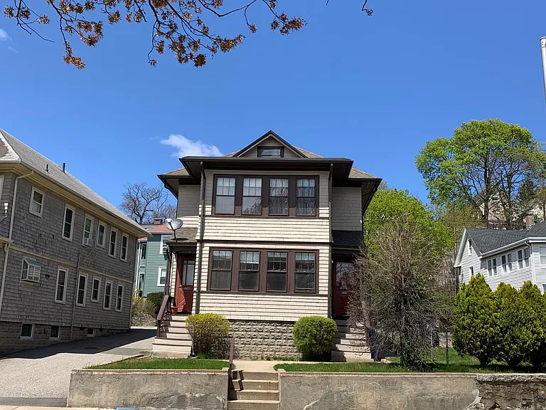 529 Pleasant St #B — Photo 1