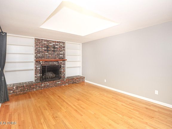5th image of 112 Newcrest Ln