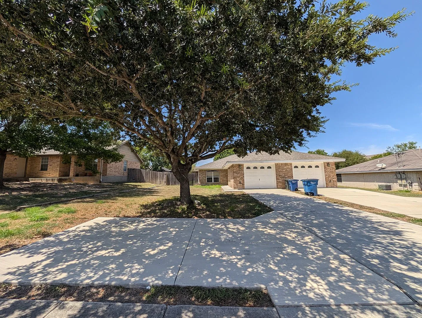 *2 weeks free rent* 3/2/1 Duplex / Walk to Kraft Park & The Countyline- Memorial Trail / Fridge I... — Photo 3