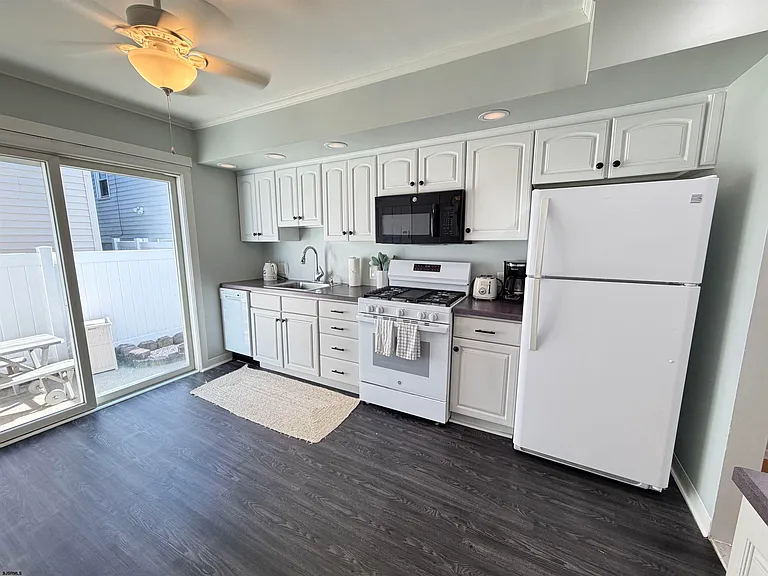 17 N Buffalo Ave — Photo 18