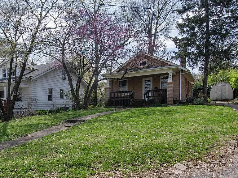 704 Tremont Ave — Photo 3