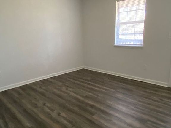 3rd image of 2006 Tower Pl APT P