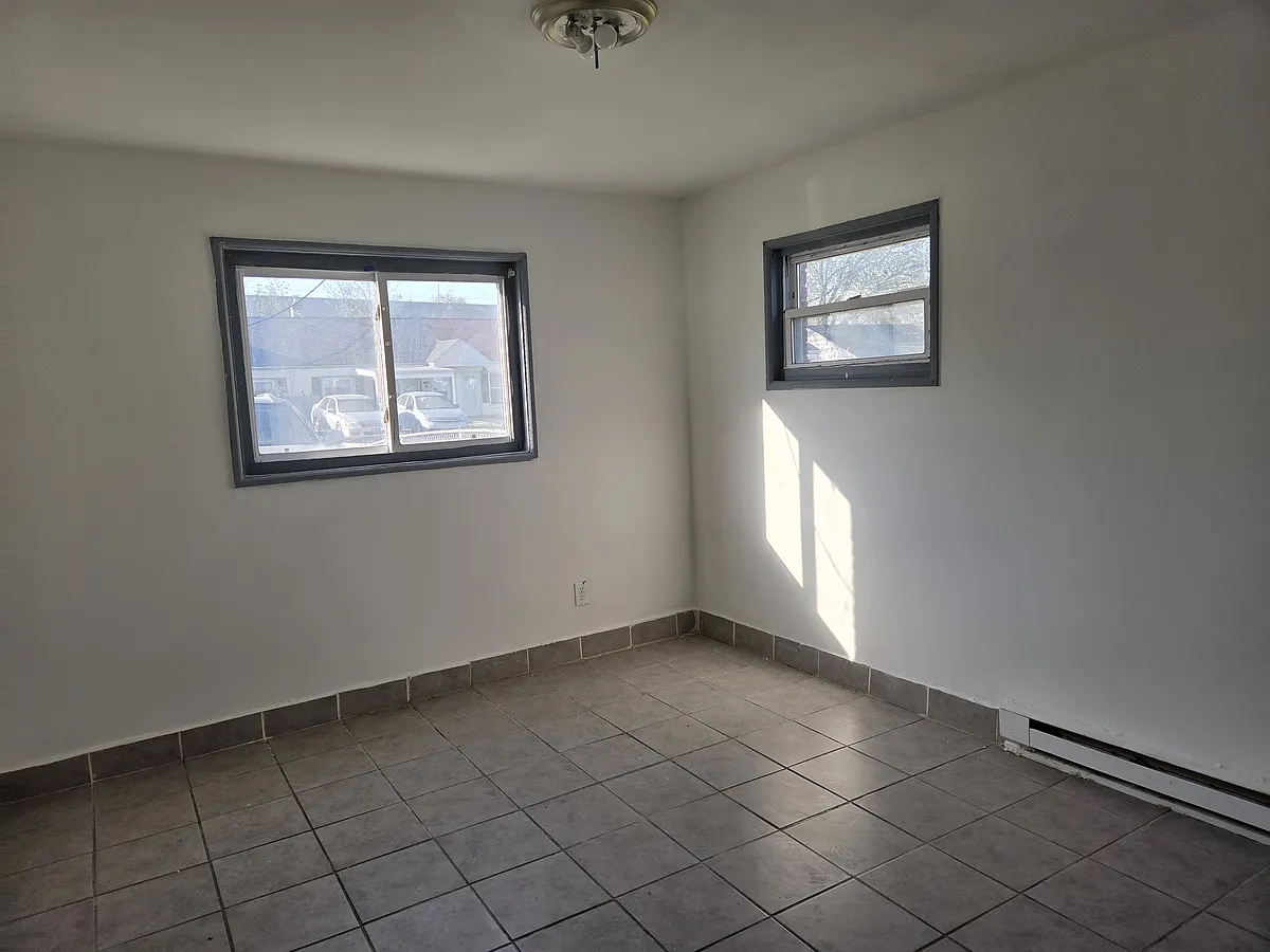 Building Photo - 70 Simonds Dr