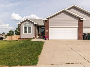 4929 Fountainblue Dr, Bismarck, ND 58503