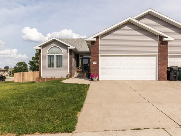 4929 Fountainblue Dr, Bismarck, ND 58503