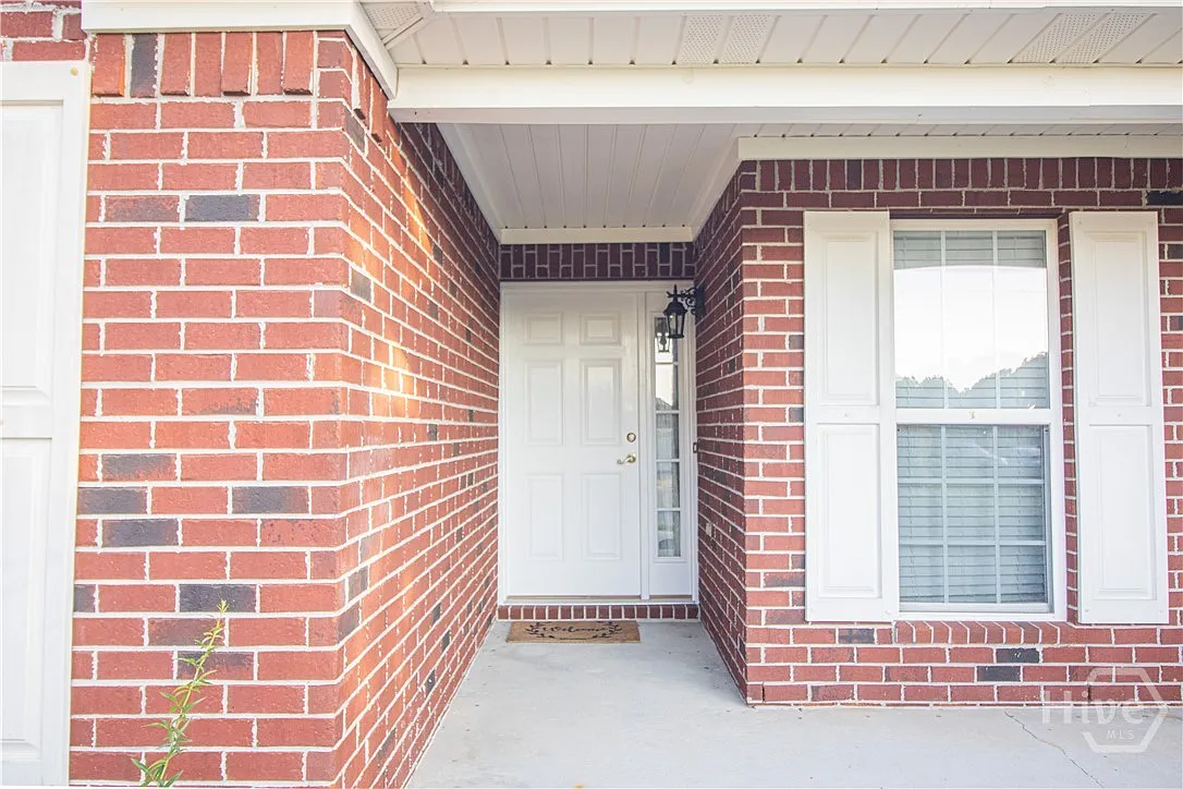 3 bed, 2.0 bath, 1555 sqft, $2,150 — Photo 2