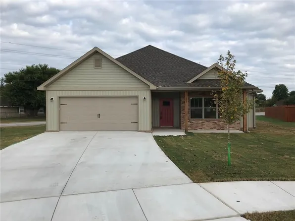 807 Rachael Ct, Siloam Springs, AR 72761