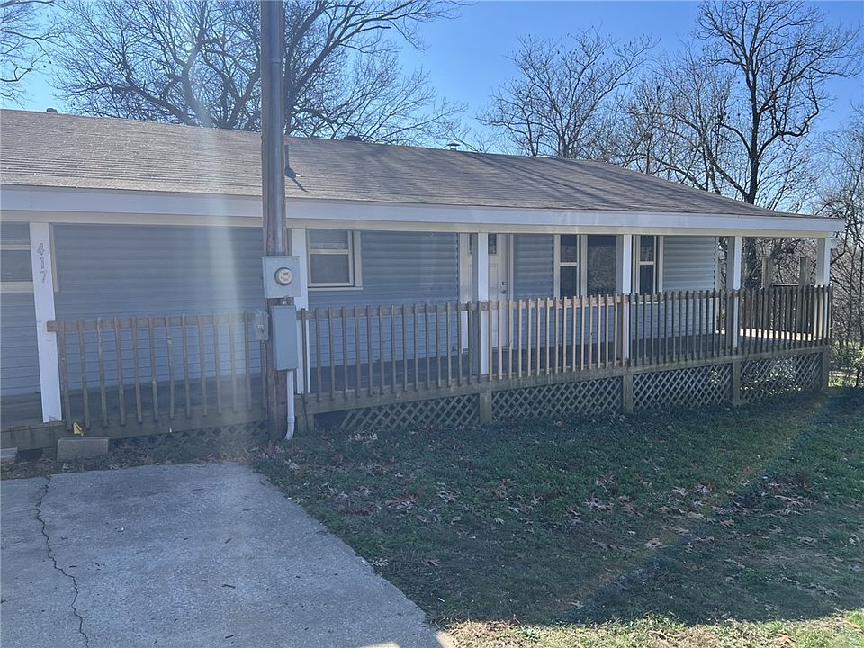 1st image of 417 E Lowell Ave