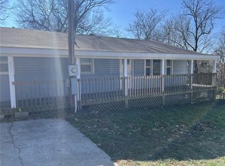 417 E Lowell Ave, Cave Springs, AR 72718