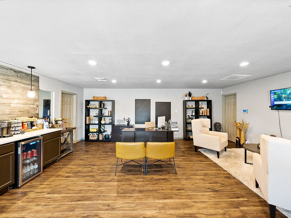 1st image of 3200 Thousand Oaks Dr APT 101
