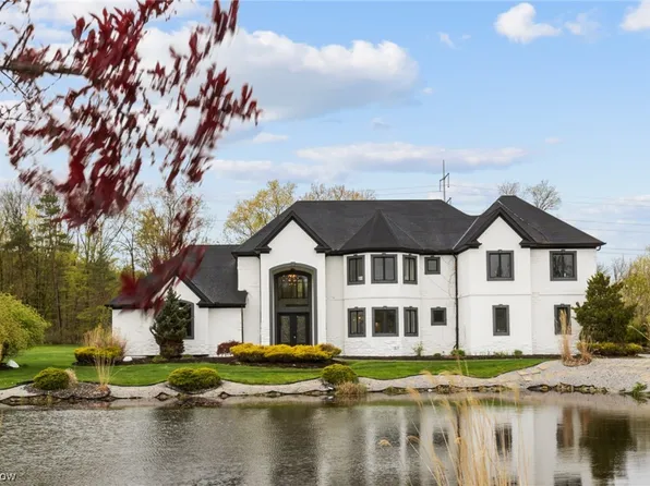 28560 Blue Pond Trl, Solon, OH 44139