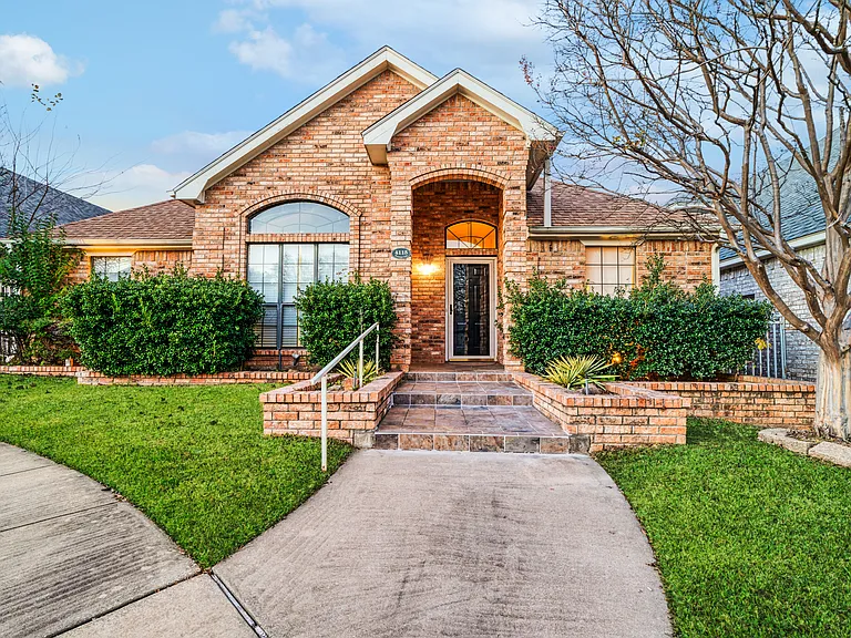 4115 Primrose Ln — Photo 1