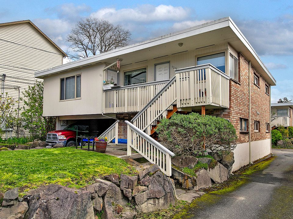 Attractive, well-maintained Triplex.